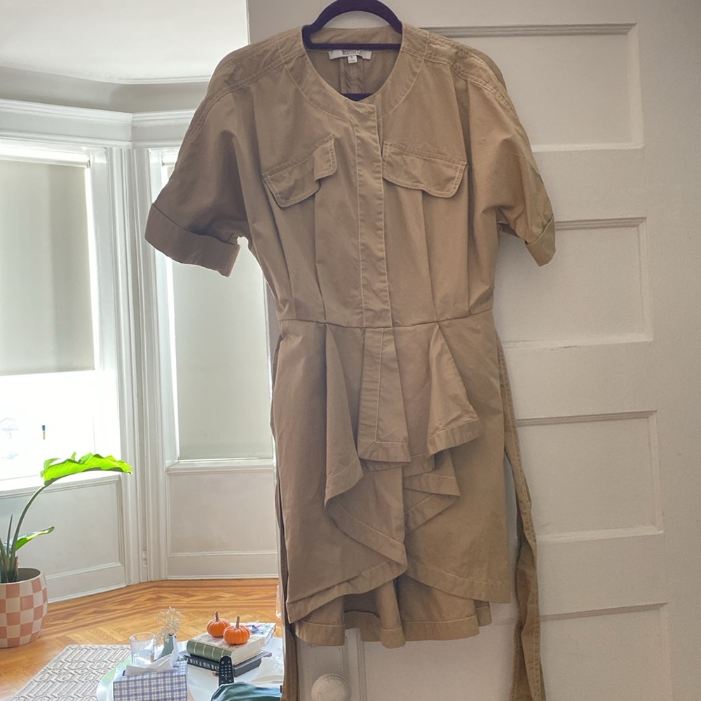 Badgley Mischka
Short-Sleeve Trench Coat - Picture 3 of 4
